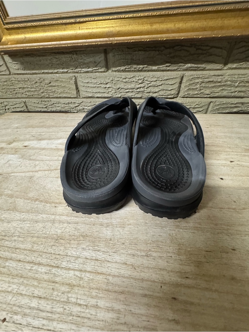 Crocs flip flops men’s 11 - Picture 4 of 7
